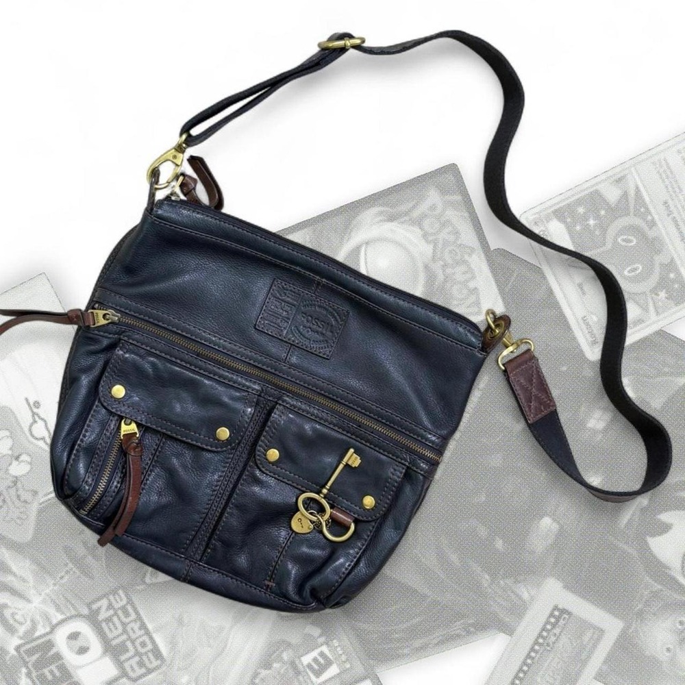 Vintage Y2K Black Fossil Leather Tote Purse Shoulder Bag W/ Key Charm